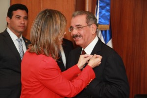 DM - Ana Maria Ramos pone el PIN a Danilo Medina