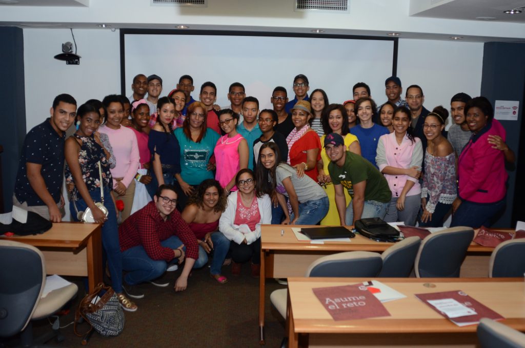 Estudiantes de liceos y colegios de Santo Domingo participaron en el taller "Medios Digitales y Comunicación Social".- 