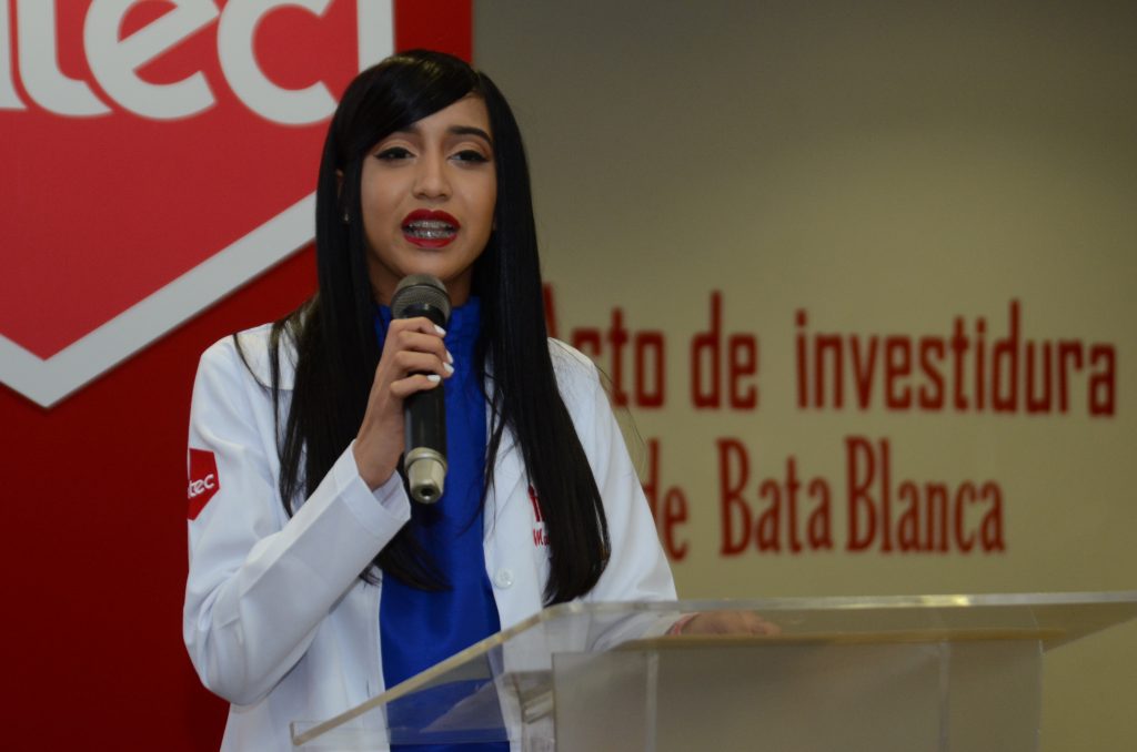María Celeste Polanco Santana habló en nombre de los nuevos preinternos.
