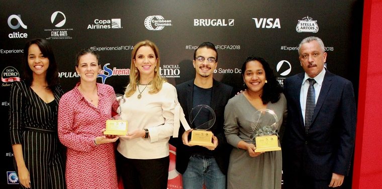 Jhonny Morales recibe el premio del público al mejor cortometraje