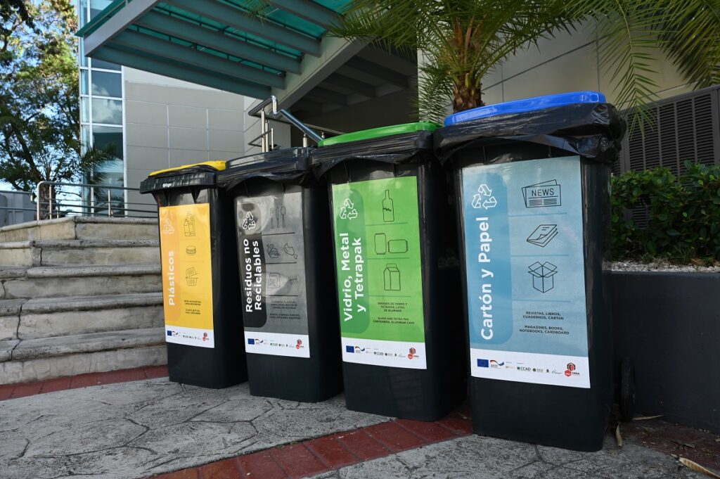 INTEC-celebra-Dia-Mundial-del-Reciclaje-con-estaciones-ecologicas-1024x681 Instituto Tecnológico de Santo Domingo - Programa