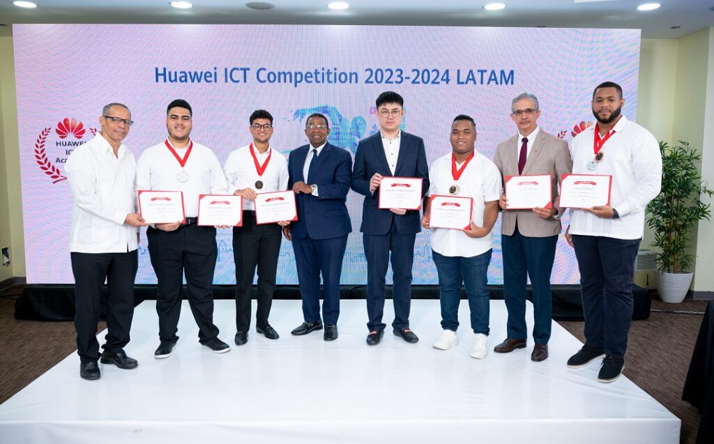 Reconocimiento-por-el-MESCyT-Estudiantes-del-INTEC-ganan-tercer-lugar-en-ICT-Competition-de-Huawei-en-China-1024x637 Instituto Tecnológico de Santo Domingo - Egresados