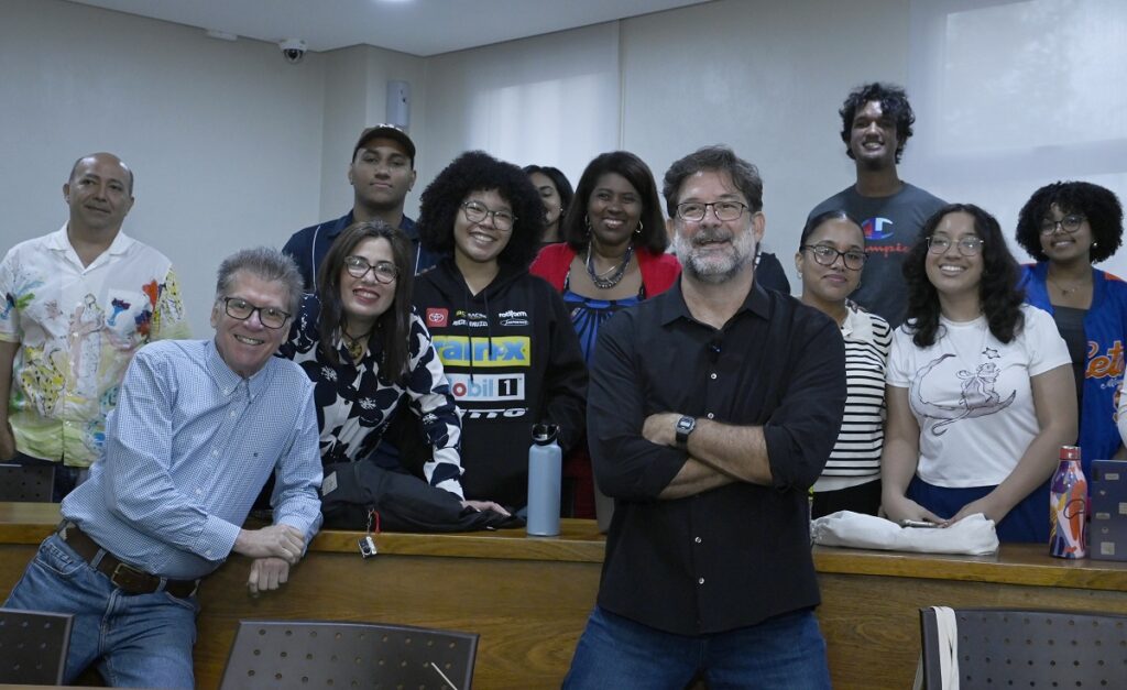 El-fotografo-venezolano-Jorge-Andres-Castillo-compartio-sus-vivencias-como-fotoperiodista-en-su-visita-al-Muro-de-Berlin-con-estudiantes-de-INTEC-1024x627 Instituto Tecnológico de Santo Domingo - Notas de prensa