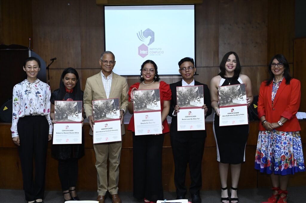 Instituto-Confucio-celebra-graduacion-de-programas-de-Mandarin1-1024x681 Instituto Tecnológico de Santo Domingo - República Dominicana