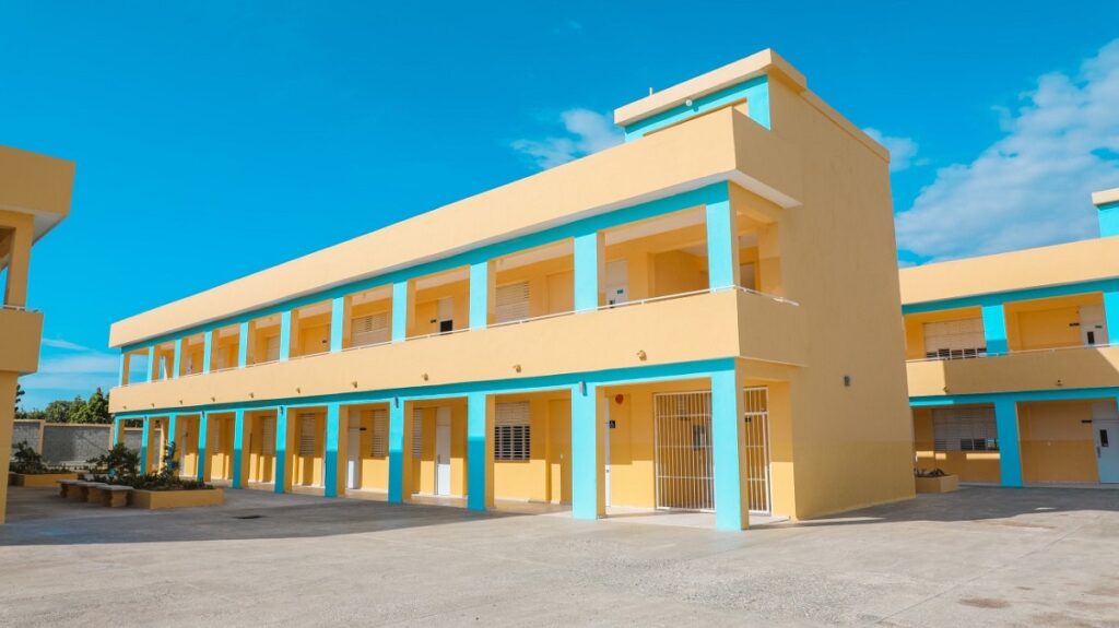 Escuela-dominicana-1024x575 Instituto Tecnológico de Santo Domingo - Estudiantes