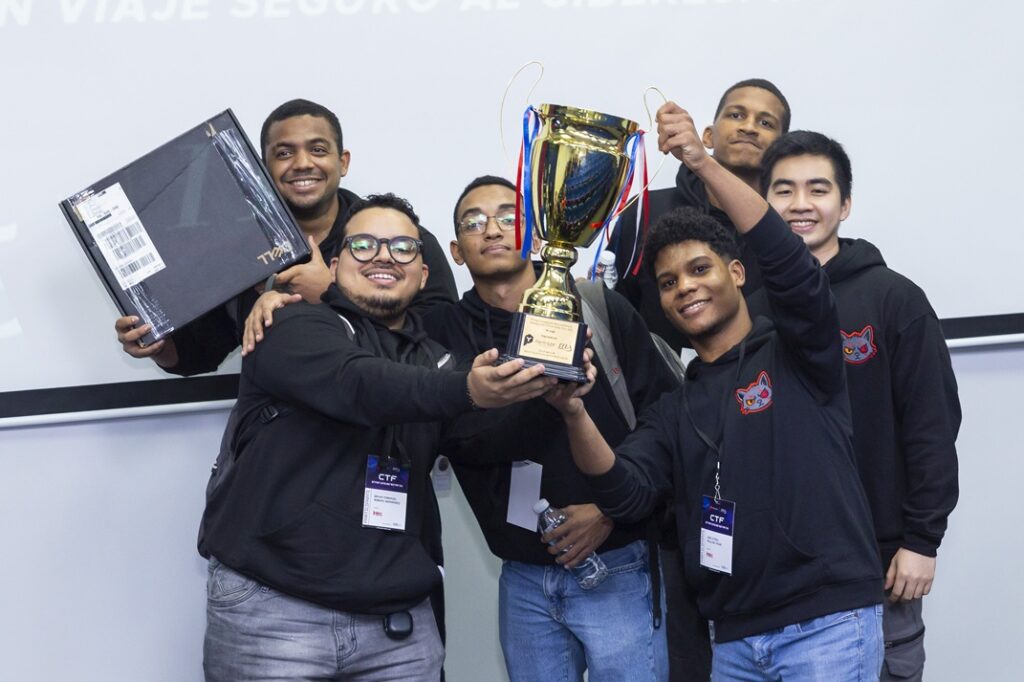 Intecianos-ganan-primer-CTF-Interuniversitario-del-pais-1-1024x682 Instituto Tecnológico de Santo Domingo - Estudiantes