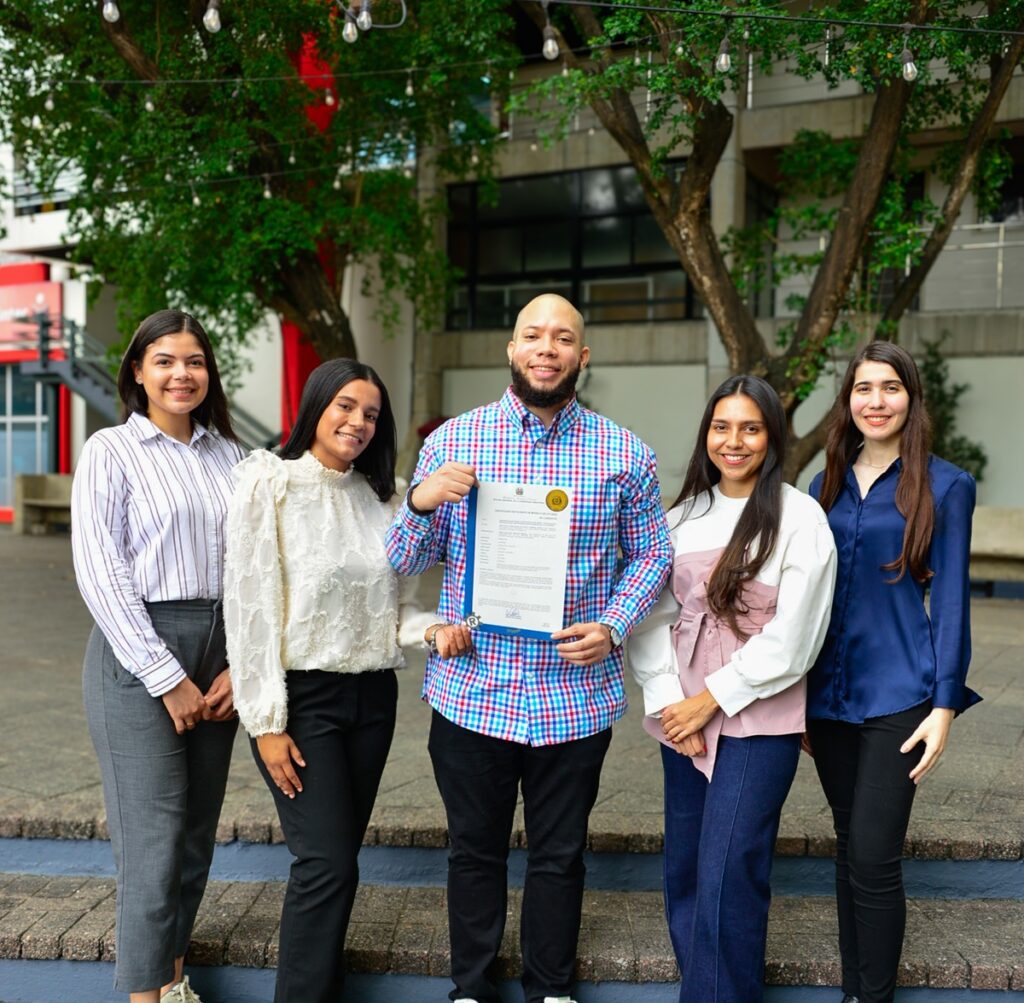 Egresados-del-INTEC-obtienen-patente-1-1024x1003 Instituto Tecnol&oacute;gico de Santo Domingo - Programa