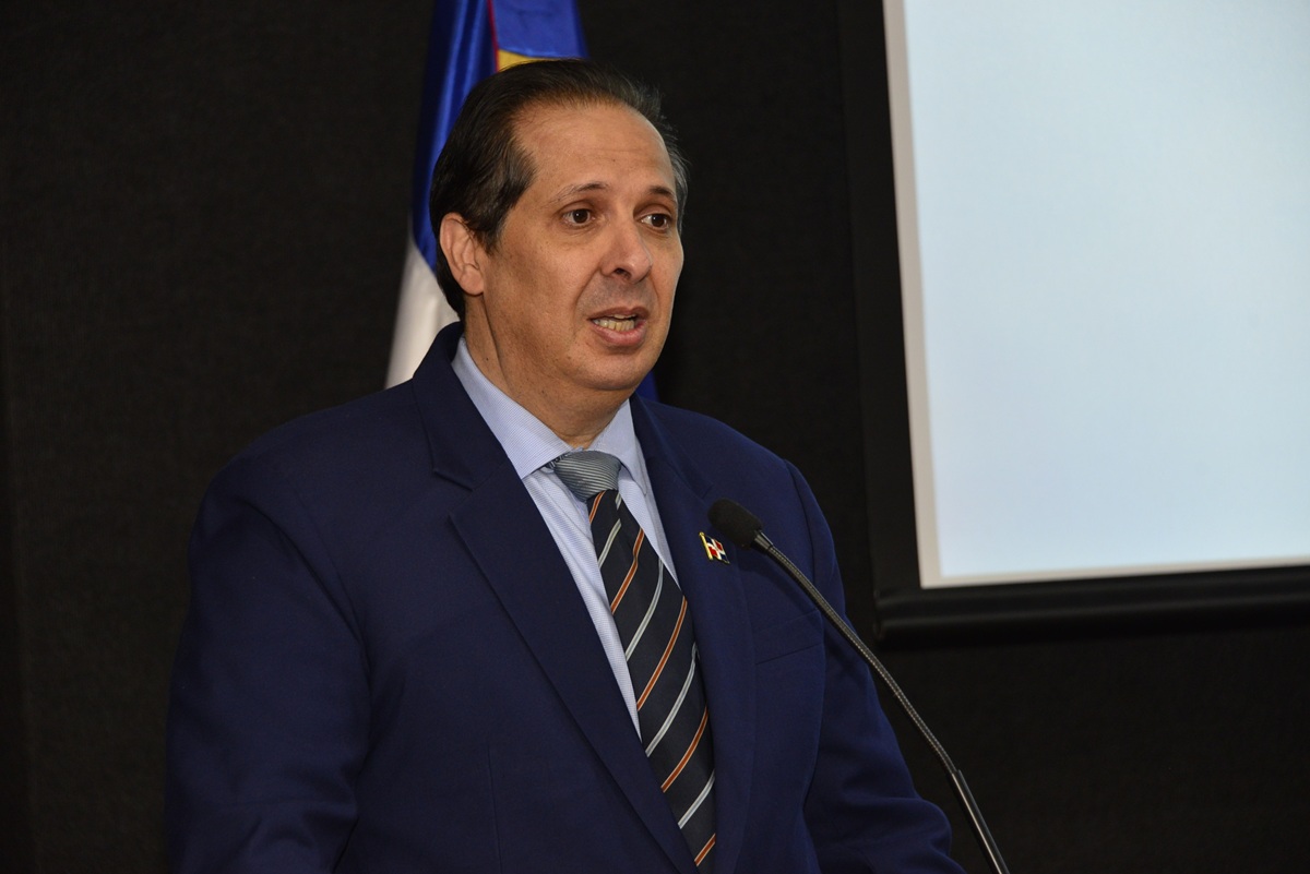 Víctor Atallah, ministro de Salud Pública.