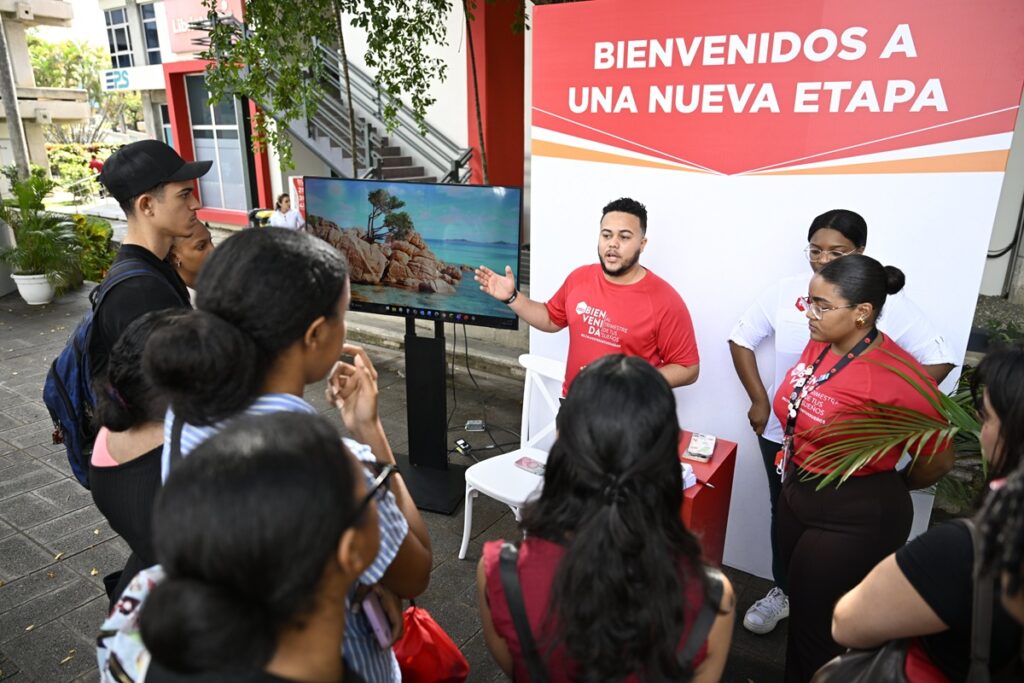 &iexcl;La-colmena-recibe-a-165-nuevas-abejas-en-el-panal-1024x683 Instituto Tecnol&oacute;gico de Santo Domingo - Estudiantes