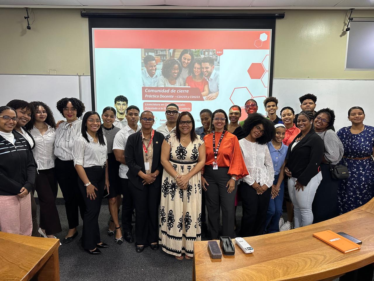 Estudiantes de Educación comparten experiencias y aprendizajes en comunidad de cierre de práctica docente