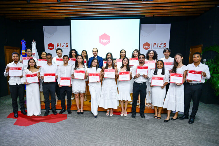INTEC-entrega-Becas-PIES-a-22-jovenes-sobresalientes-y-fortalece-alianza-nacional-para-impulsar-el-talento-que-transformara-el-pais-768x512 Instituto Tecnol&oacute;gico de Santo Domingo - Estudiantes