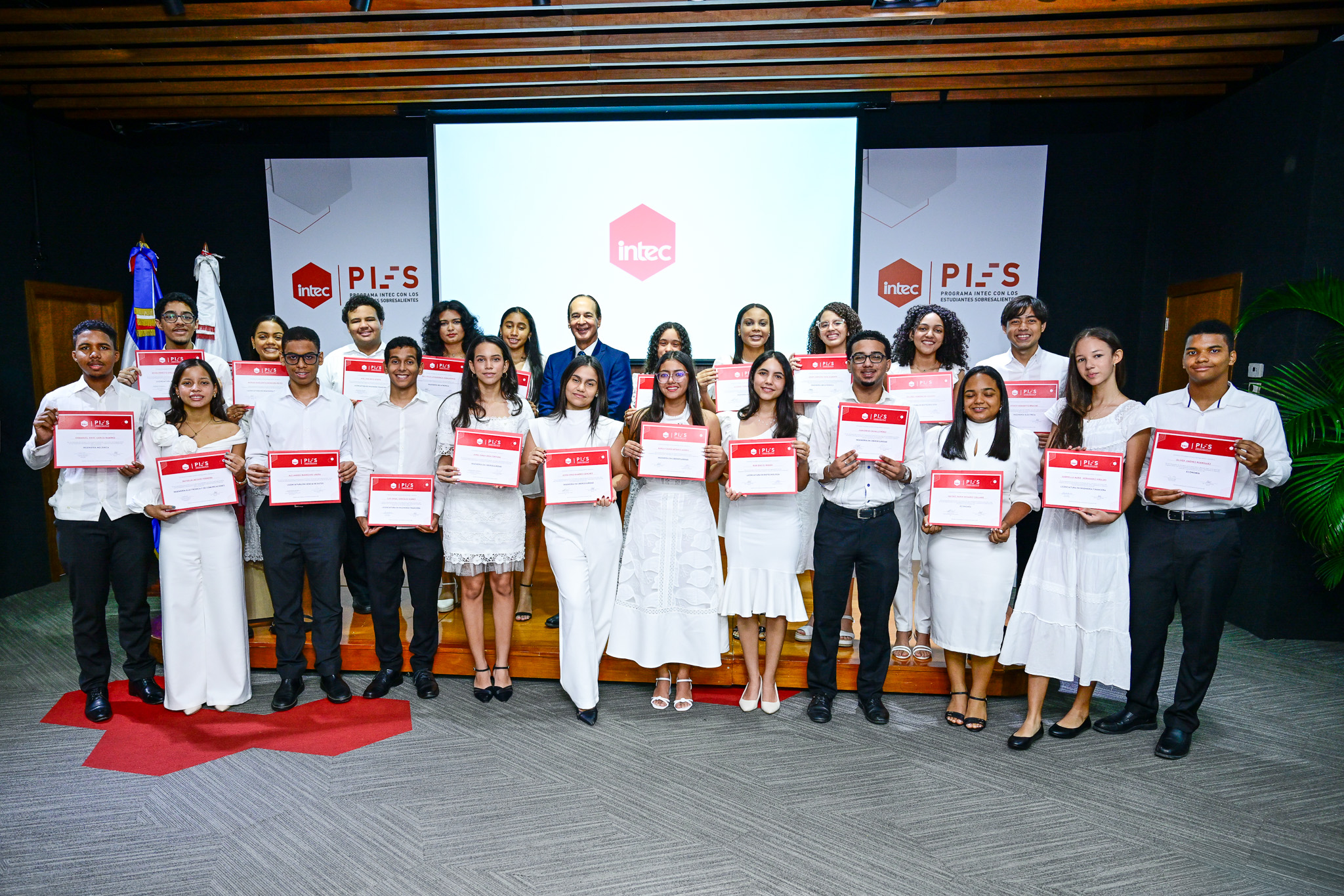 INTEC entrega Becas PIES a 22 jóvenes sobresalientes y fortalece alianza nacional para impulsar el talento que transformará el país