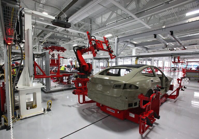 Tesla_auto_bots-768x536 Instituto Tecnol&oacute;gico de Santo Domingo - Estudiantes